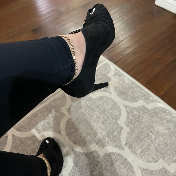 Carlos Santana peep toe suede heels - Picture 3 of 11